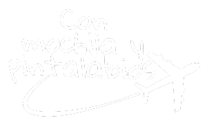 con mochila y pintalabios logo blanco pequeño